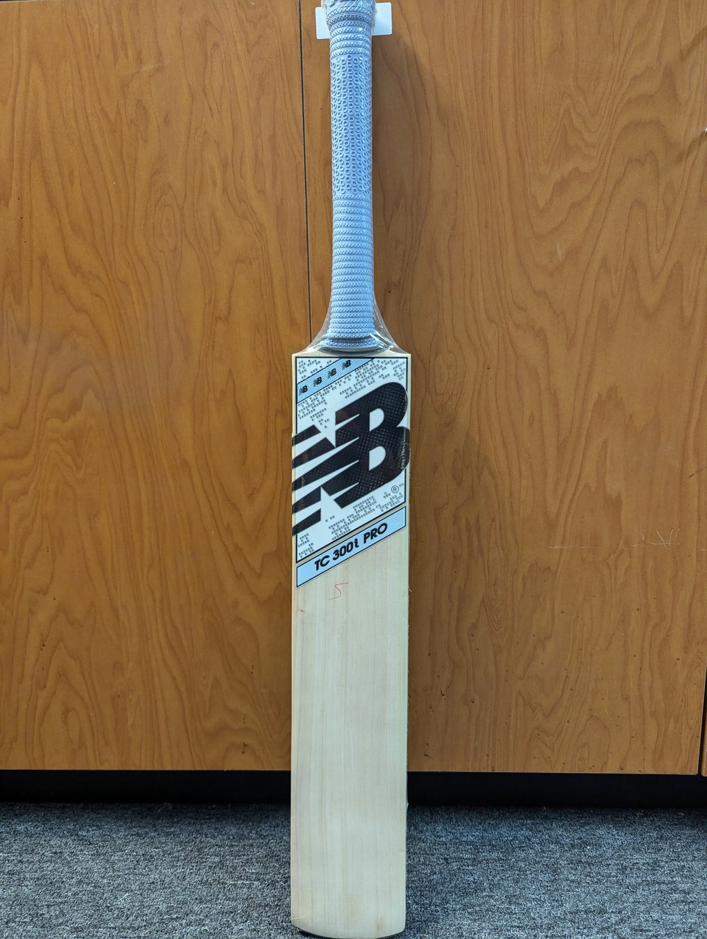 NB DC 300 I PRO Cricket Bat (Kashmir Willow) NB
