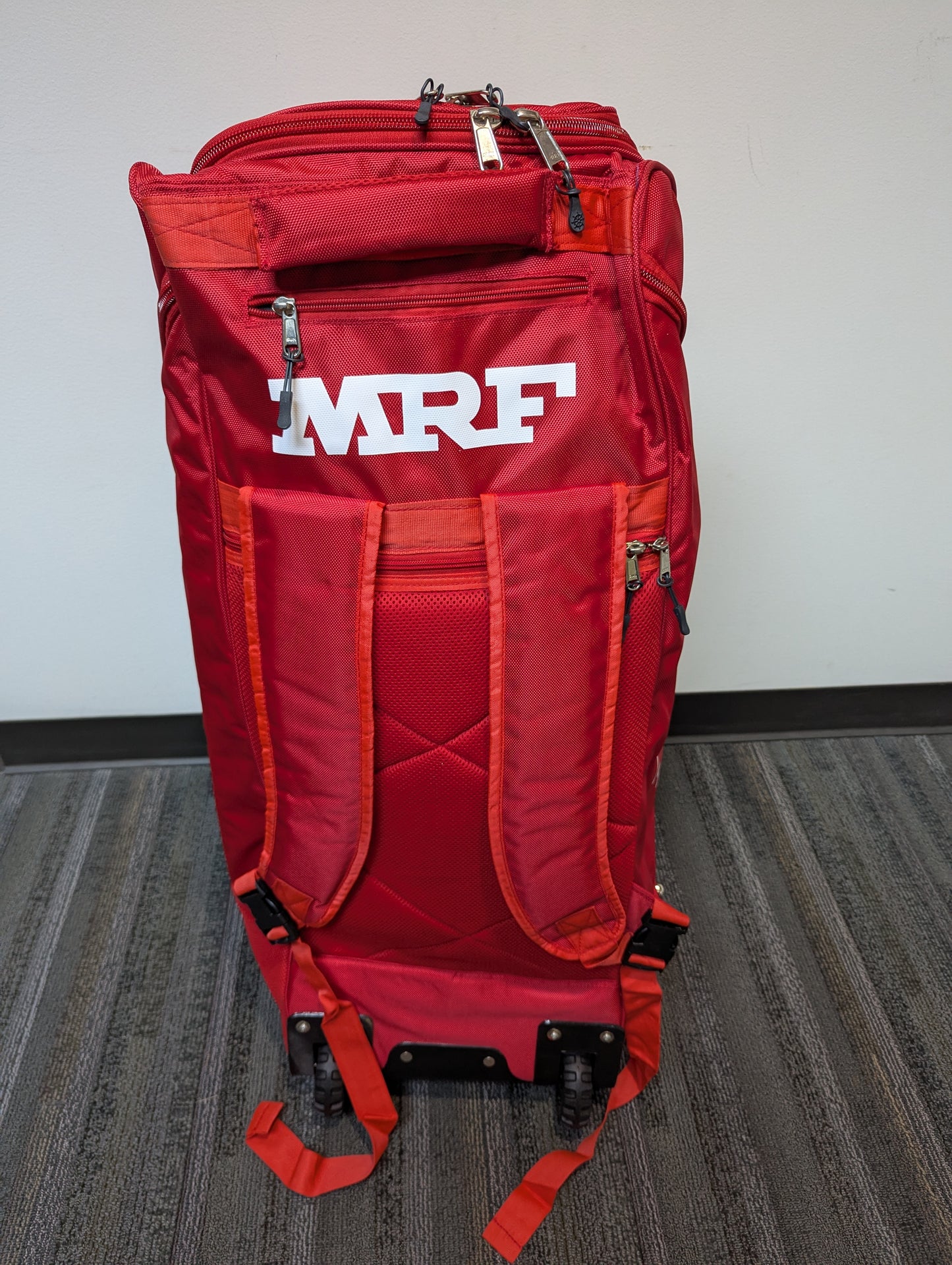 MRF Chase Master Duffle Kit Bag (wheelie)
