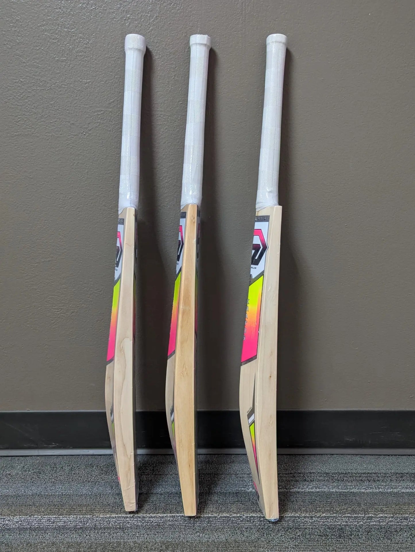 GENESIS GRADE 3 Cricket Bat (English Willow) GENESIS