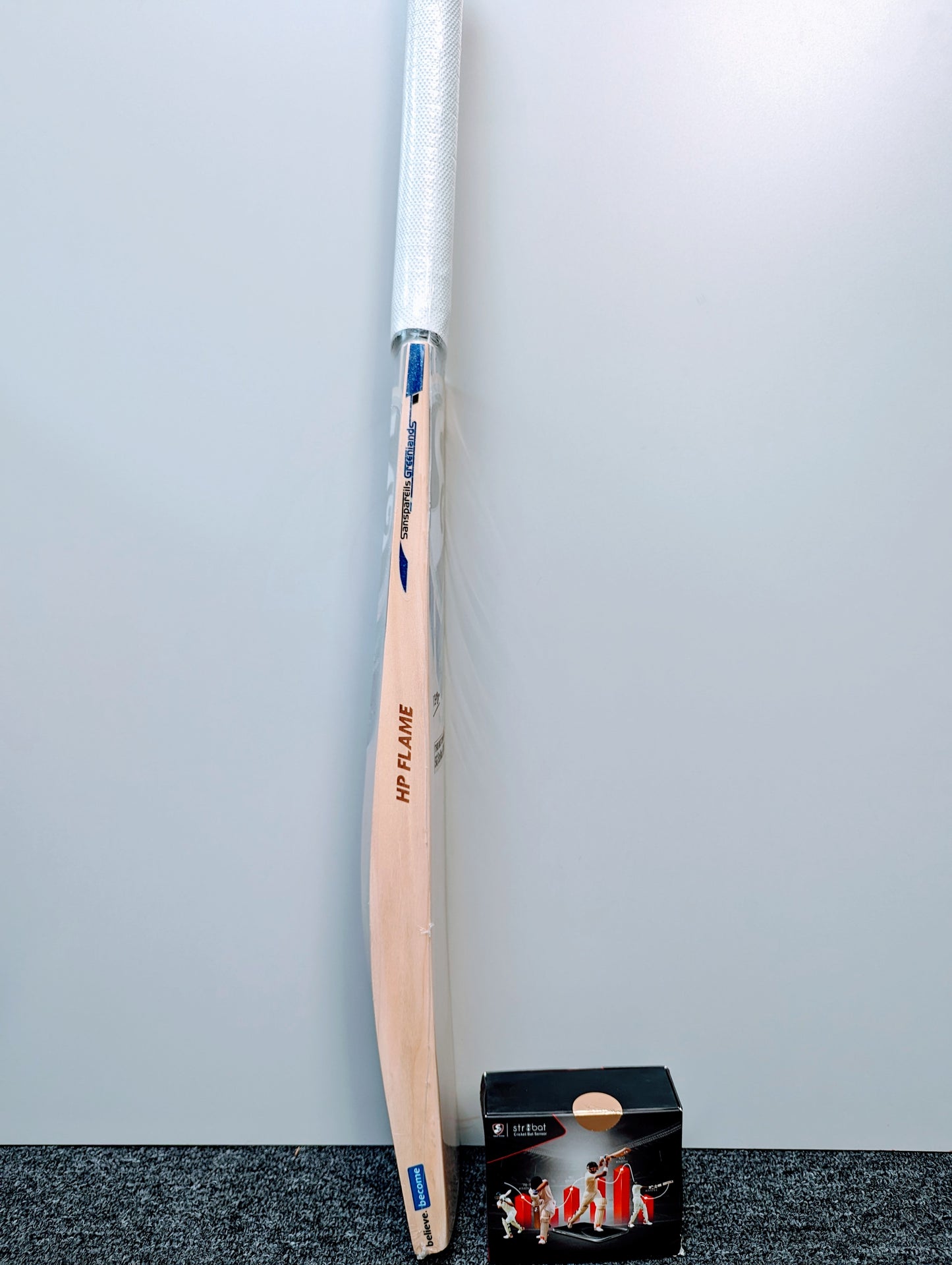 SG HP Flame Cricket Bat (with SG Str8bat Sensor)