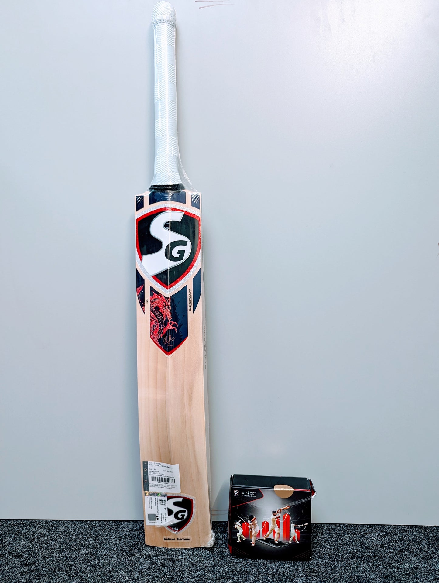 SG KLR Flame Cricket Bat (with SG Str8bat Sensor)