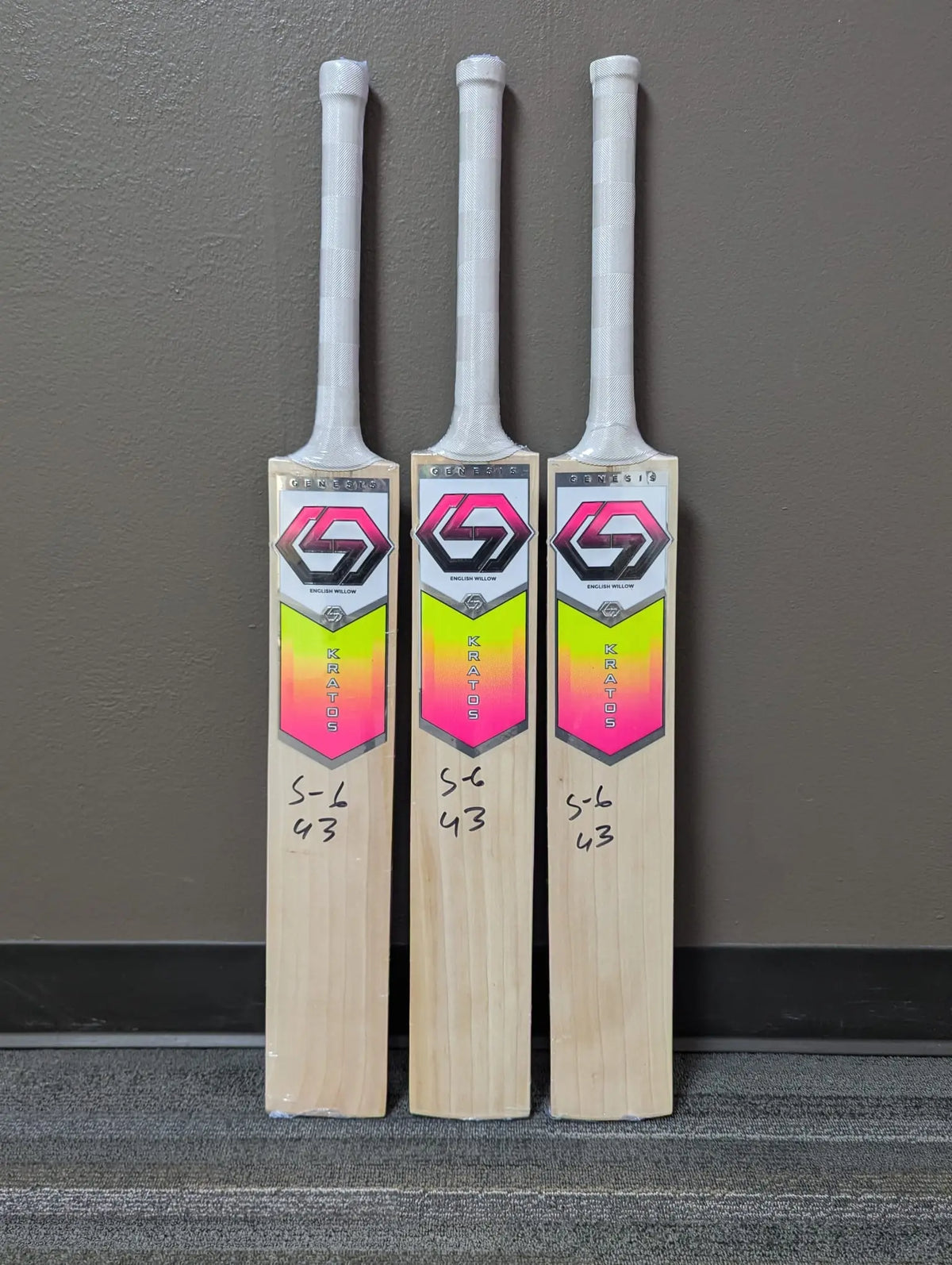 GENESIS GRADE 3 Cricket Bat (English Willow) GENESIS
